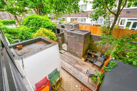 Hedingham Close, Islington, London, N1 2 bed maisonette for sale
