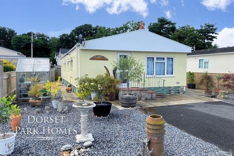 Pinehurst Park, West Moors, Ferndown... 2 bed park home for sale