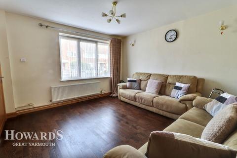 Chaucer Road, Great Yarmouth 3 bed terraced house for sale