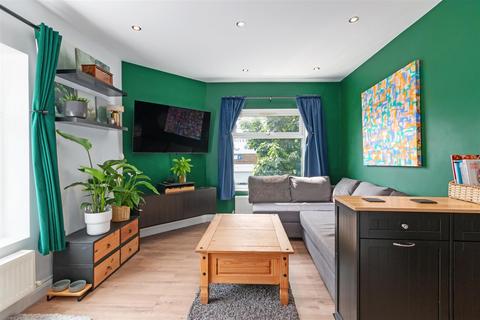 Hamilton Road, South Wimbledon SW19 2 bed flat for sale
