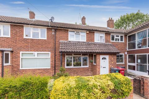 Travic Road, Slough SL2 3 bed terraced house for sale