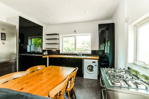 Sylvan Avenue, N22, Wood Green... 3 bed flat for sale