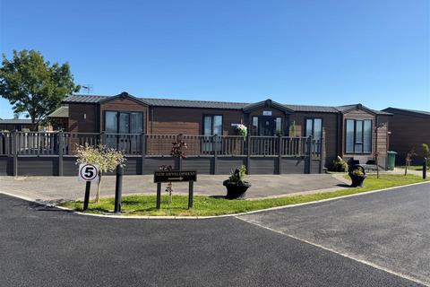 Oakwood Retreat Country Park, Back... 2 bed park home for sale