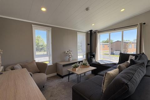 Oakwood Retreat Country Park, Back... 3 bed park home for sale