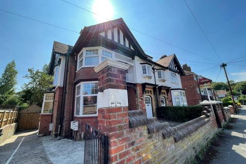 Holbeck Avenue, Scarborough YO11 2 bed apartment for sale