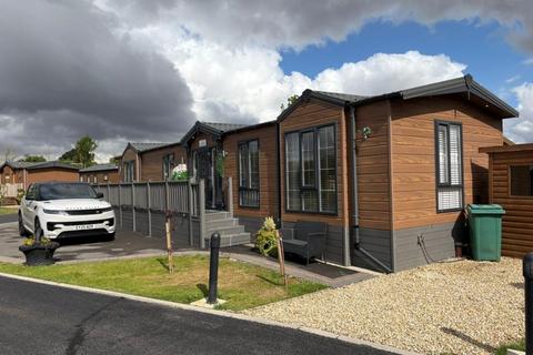 Oakwood Retreat York 2 bed park home for sale