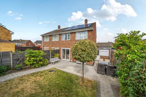 Milton Road, Addlestone, KT15 3 bed semi