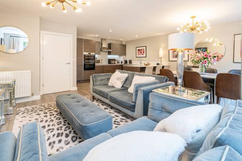 Barnes Wallis Way, St Albans... 4 bed semi