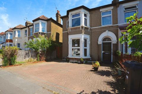 Meath Road, Ilford, IG1 2 bed ground floor flat for sale