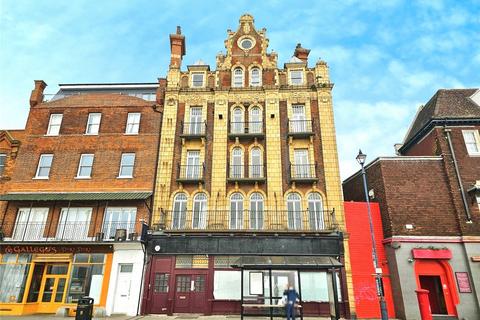 Harbour Parade, Kent CT11 1 bed flat for sale