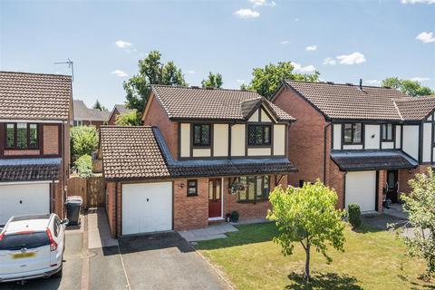 Oaklands Drive, Whittington. 3 bed house for sale