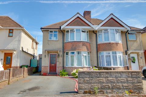 SHOLING! NO FORWARD CHAIN! SOUTHERLY... 3 bed semi
