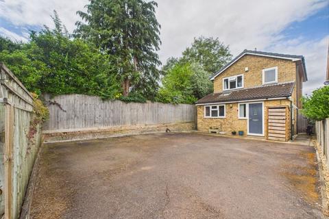 Hillary Road, Cheltenham 3 bed detached house for sale
