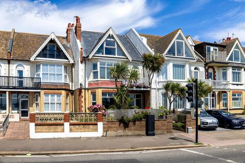 Kingsway, Hove BN3 2 bed maisonette for sale