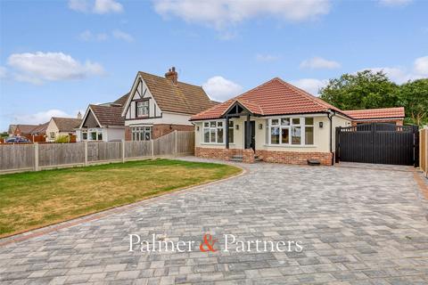 Harwich Road, Little Clacton... 3 bed bungalow for sale