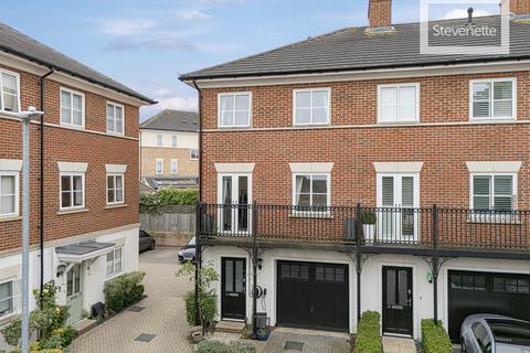 Mowbray Close, Epping 4 bed end of terrace house for sale