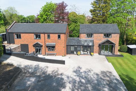 Chorley Road, Westhoughton, BL5 8 bed detached house for sale