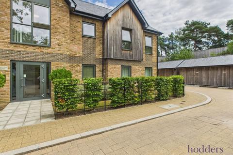 Firefly Road, Longcross, Surrey, KT16 2 bed apartment for sale