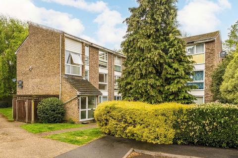 Oakley Close, Isleworth TW7 2 bed flat for sale