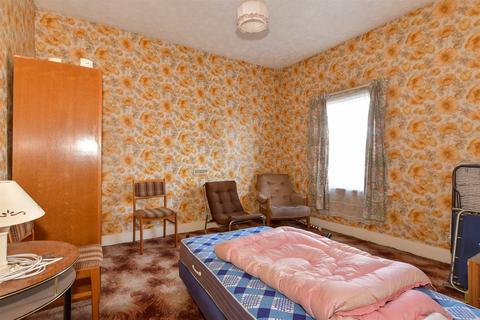 Milton Road, Gravesend, Kent 3 bed maisonette for sale