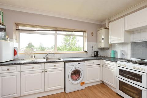 Banstead Road, Caterham CR3 2 bed flat for sale