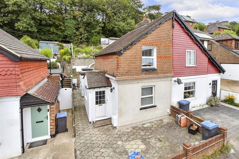 Castlemount Road, Dover CT16 2 bed semi