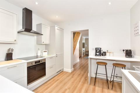 Castlemount Road, Dover CT16 2 bed semi
