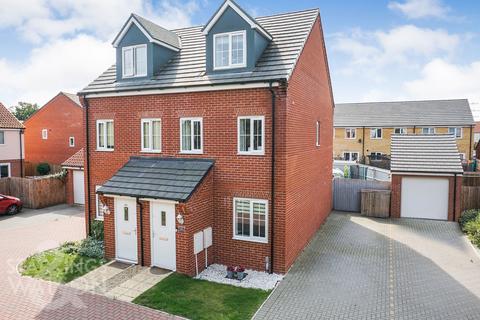 Harness Maker Way, Hethersett, Norwich 3 bed townhouse for sale