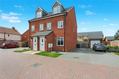 Harness Maker Way, Hethersett... 3 bed semi