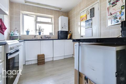 Oakhill Road, Sutton 3 bed flat for sale