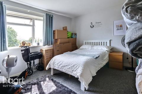Oakhill Road, Sutton 3 bed flat for sale