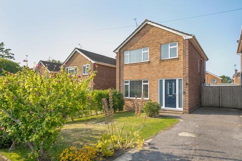 Dell Close, Fair Oak, Eastleigh... 3 bed detached house for sale