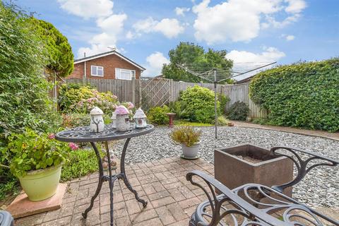 Reeves Close, Staplehurst, Tonbridge... 3 bed semi