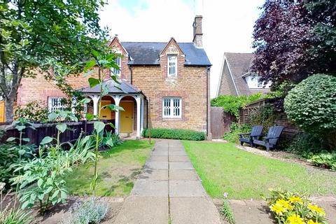 Paddock Lane, Mears Ashby, NN6 0EQ 2 bed cottage for sale