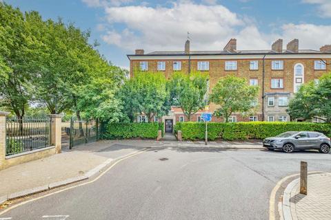 Acuba Road, London SW18 3 bed flat for sale