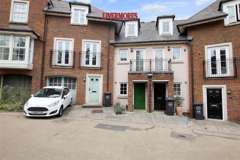 Hyndford Crescent, Greenhithe 2 bed terraced house for sale