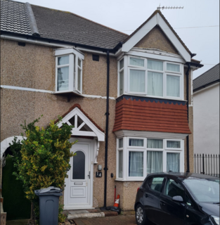 Maswell Park Crescent, Hounslow TW3 3 bed end of terrace house for sale