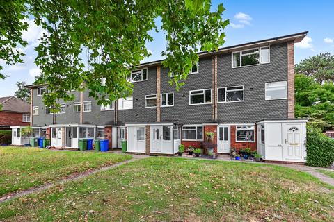 Winchester Street, Farnborough, GU14 2 bed maisonette for sale
