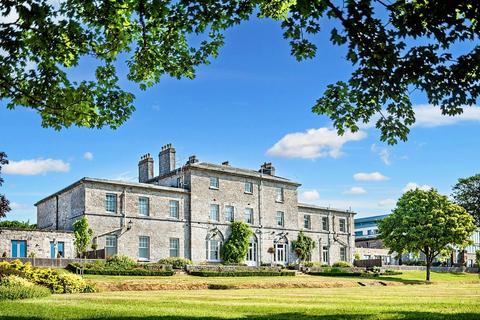 Admiralty House, Mount Wise, PL1 2 bed flat for sale