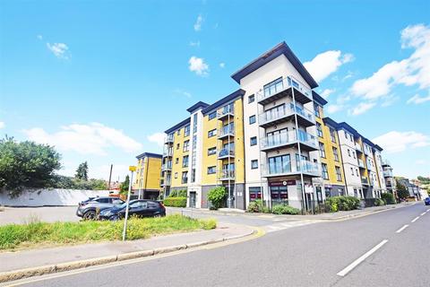 Station Road, Strood, Rochester 2 bed flat for sale