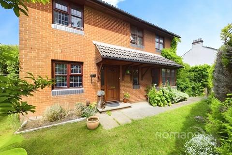 Guildford Road, Ash, Aldershot 4 bed detached house for sale