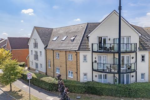 Le Noke Avenue, Romford, RM3 2 bed apartment for sale