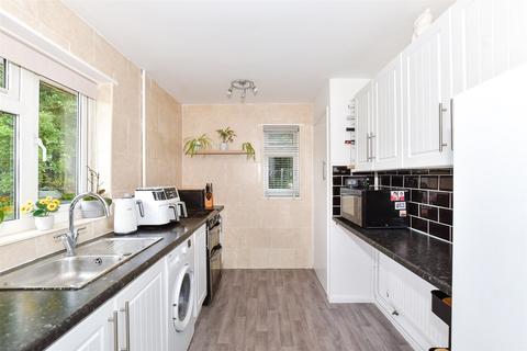 Elm Crescent, West Malling ME19 2 bed maisonette for sale