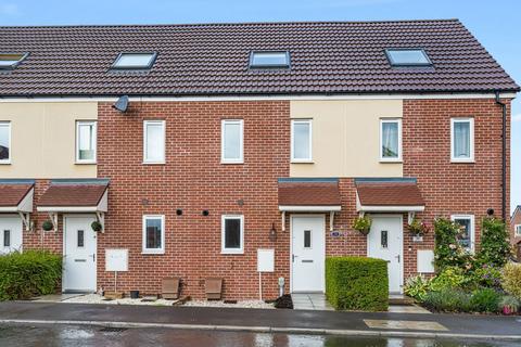 Atkyns Drive, Gloucester GL4 3 bed townhouse for sale