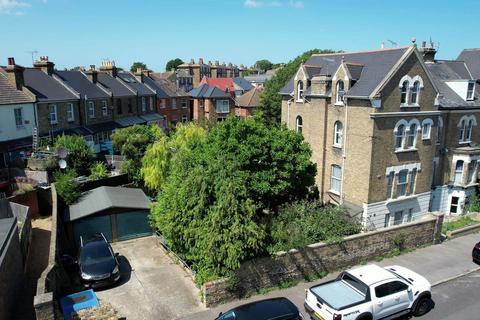 South Eastern Road, Ramsgate CT11 6 bed end of terrace house for sale
