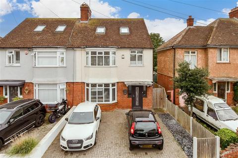 5 bedroom semi-detached house for sale