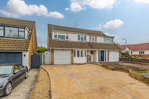 Marshalls Close, Rayleigh, SS6 4 bed semi