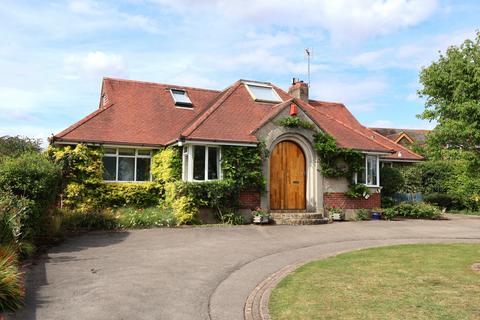 SOUTH ROAD, HORNDEAN 4 bed chalet for sale