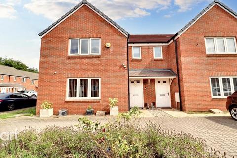 Guardian Way, Luton 3 bed semi