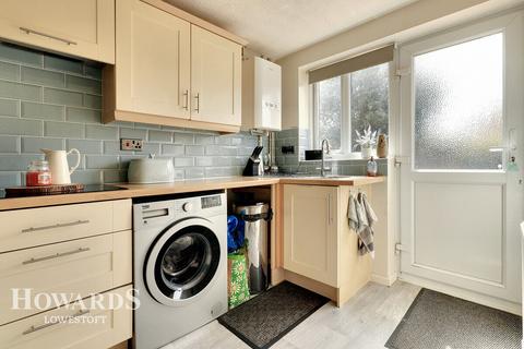 Portsch Close, Lowestoft 3 bed end of terrace house for sale